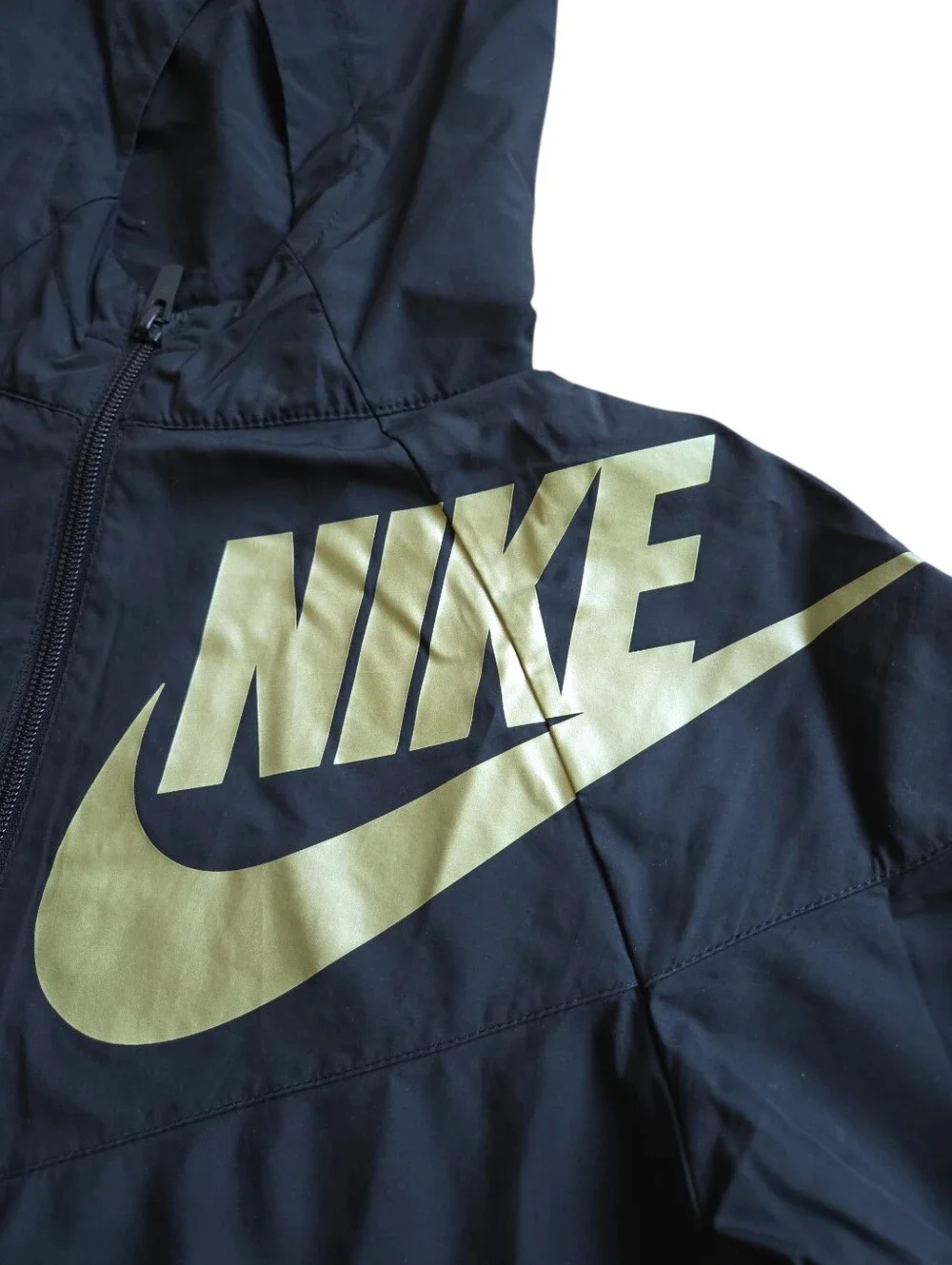 Nike • Windbreaker